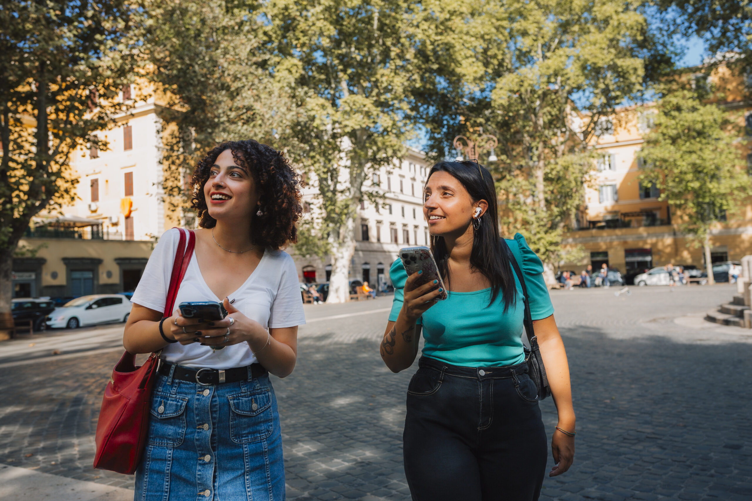 Two people, part of a guided tour, using Vox Connect Ai, the digital solution for multilingual guided tours